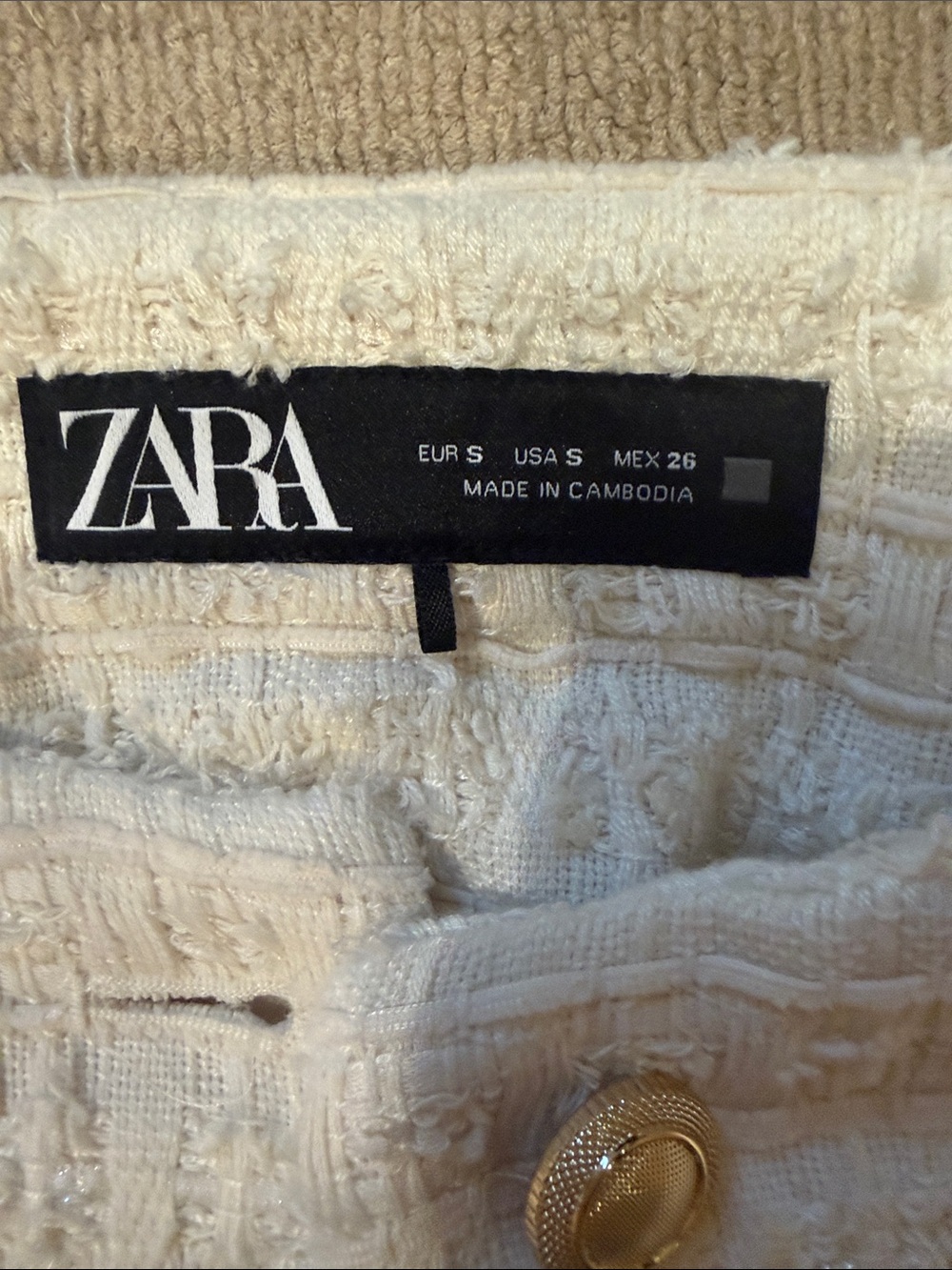 Zara Cream Tweed Cropped Jacket with Gold Buttons - Picture 4 of 7